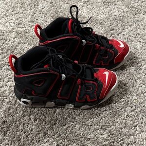 Nike boys shoes 5Y